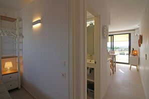 Apartment | Bathroom - Modern Apartment With River Views (Castello d'Empuries)