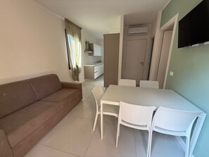 Appartement, 2 chambres | Salle de séjour