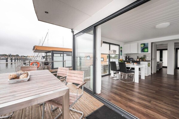 Mobile Home | Balcony