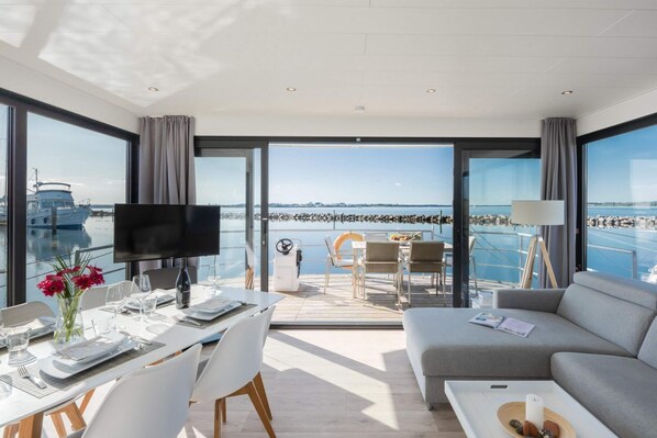 Mobile Home | Living room