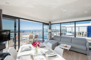 Mobile Home | Living room