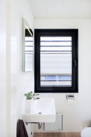 Mobile Home | Bathroom