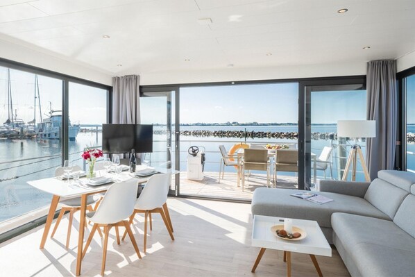 Mobile Home | Living room