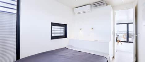 Mobile Home | 2 bedrooms, individually furnished