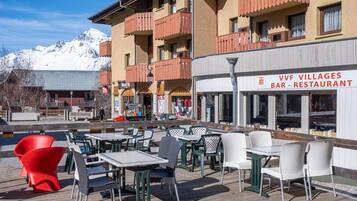 House | Outdoor dining