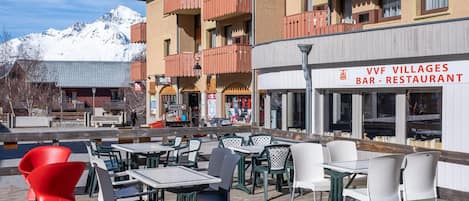 House | Outdoor dining