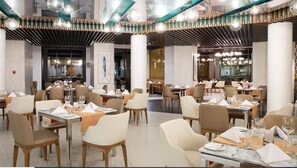 Dining - All-inclusive luxury family-friendly getaway in Cancun for Christmas (Cancún)