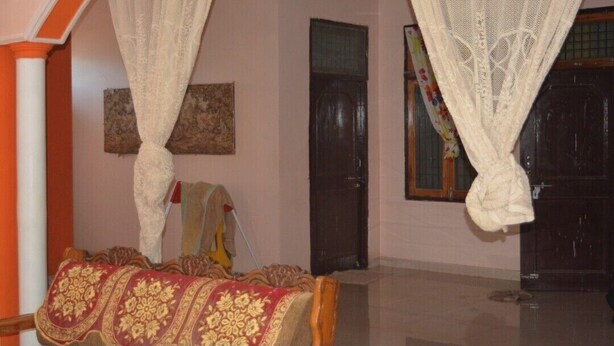 Unclassified image, 1 of 13, button - Charming 3-bedroom bungalow with AC, fitness room in wonderful Gwalior (GWALIOR)