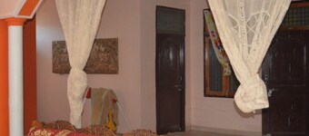 Charming 3-bedroom bungalow with AC, fitness room in wonderful Gwalior