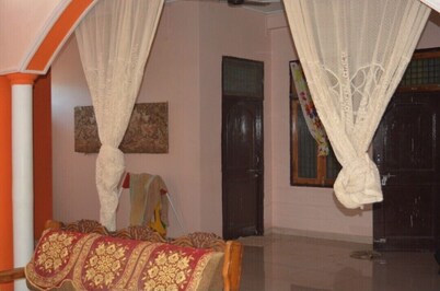 Charming 3-bedroom bungalow with AC, fitness room in wonderful Gwalior