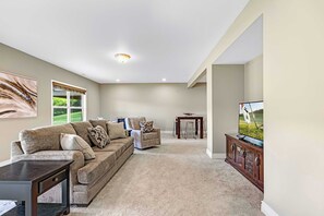 Villa, Multiple Beds, Balcony, Golf View (Fairway Lake Retreat) | Living area