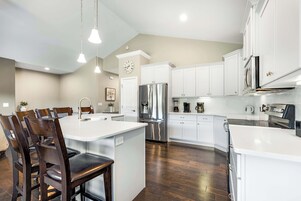 Villa, Multiple Beds, Balcony, Golf View (Fairway Lake Retreat) | Private kitchen | Fridge, microwave, oven, stovetop