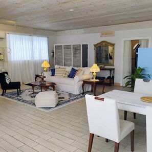 Books, stereo - In Town, walk to Lake Blue Ridge. Relax with Therapeutic Spa Treatments in room. (Morganton)