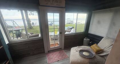 Charming 2-bedroom cabin with AC, WiFi in lovely Houghton Lake