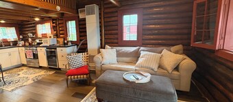 Charming 2-bedroom cabin with AC, WiFi in lovely Houghton Lake