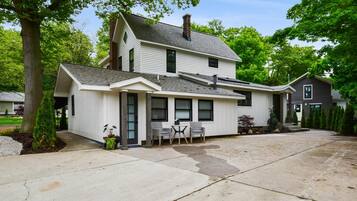 Apartment | Front of property