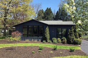 Exterior - The Five Eleven (Saugatuck)