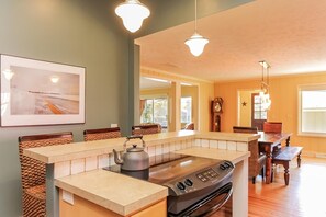 Vila (3 Bedrooms) | Cozinha privada | Micro-ondas, fogão, lava-louças, liquidificador