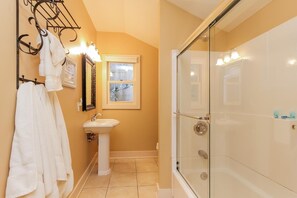 Villa (3 Bedrooms) | Bathroom | Shower, hair dryer - The Swallow (Saugatuck)