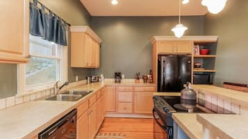 Villa (3 Bedrooms) | Cocina privada | Microondas, horno, lavavajillas y licuadora