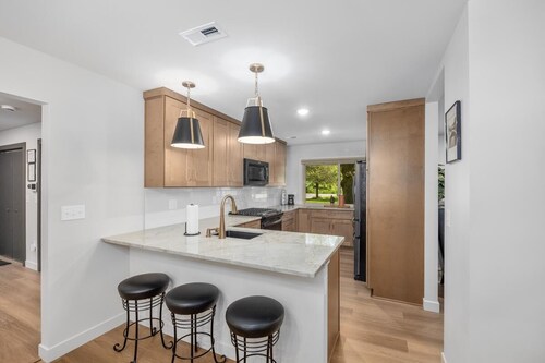 The Pines-pets,across From Ivy Center EC, Town!