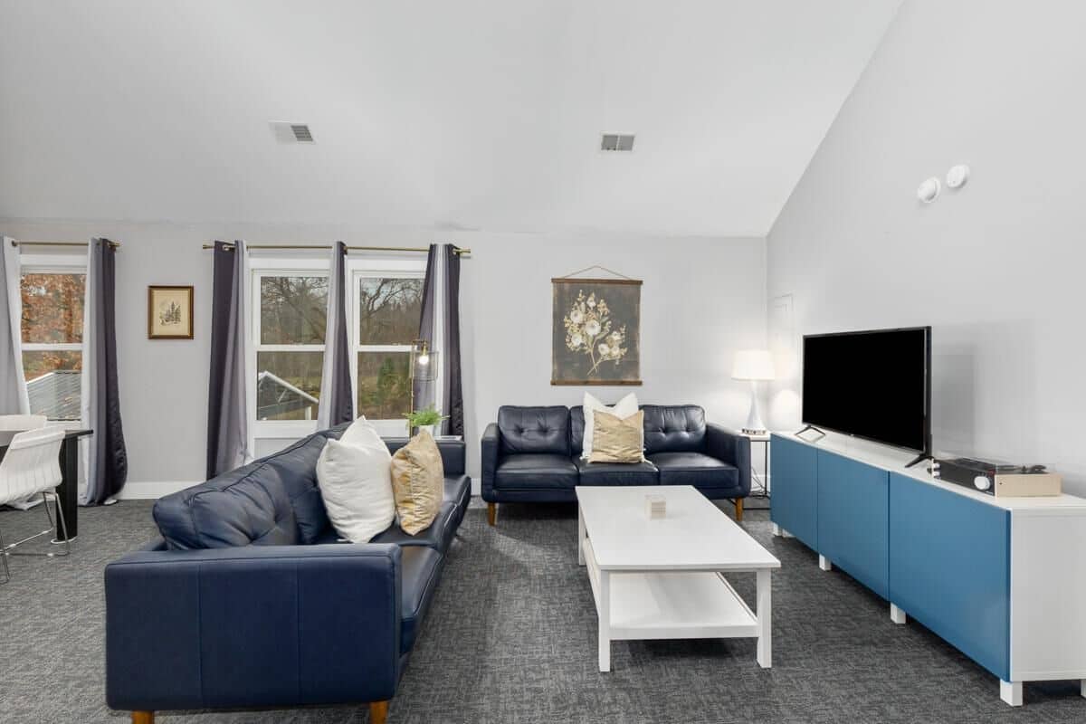 Apartamento (2 Bedrooms) | Zona de estar | Una televisión