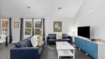 Apartment (2 Bedrooms) | Living area | TV