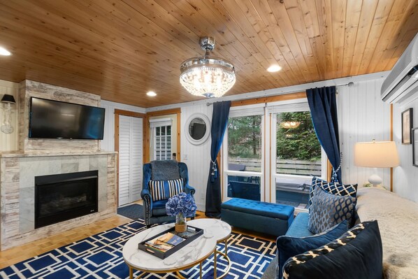 Exterior - "cozy Cottages" Green Cottage Hot Tub-town! (Saugatuck)