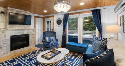 "cozy Cottages" Green Cottage Hot Tub-town!