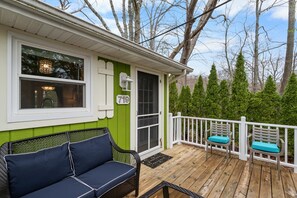 Exterior - "cozy Cottages" Green Cottage Hot Tub-town! (Saugatuck)