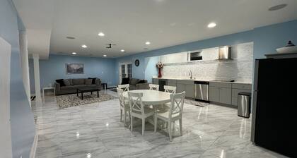 Charming 1-bedroom basement apartment in fabulous Springfield with AC, WiFi