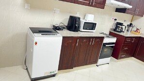 冰箱、微波炉、烤箱、炉灶