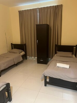 1 bedroom, in-room safe, iron/ironing board, free WiFi - Rest House Hostel (Abu Dhabi)