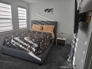 4 bedrooms, iron/ironing board, WiFi, bed sheets
