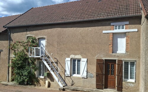 Chez Marie et Lucien : Entre Morvan et vignes / Between Morvan and vineyards