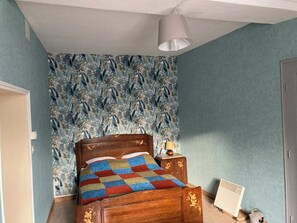 2 bedrooms, iron/ironing board - Chez Marie et Lucien Between Morvan and vineyards (Vianges)