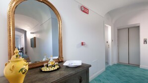Interior detail - De Pando Panoramic Suites 1086 (Scala)
