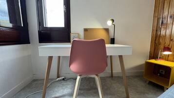4 bedrooms, iron/ironing board