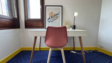 4 bedrooms, iron/ironing board