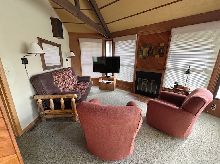 Eagles Landing Cabin - Eagle River, Wi - 3 Bedrooms - 2 Bathrooms - Eagle River, WI
