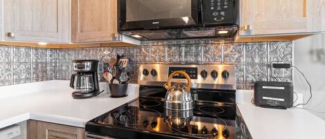 Refrigerador, microondas, horno, placa de cocina