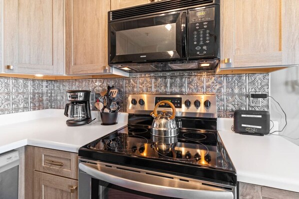 Fridge, microwave, oven, stovetop