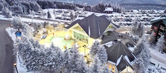 Stylish Condo Great Views Hot Tubs Close to Lift