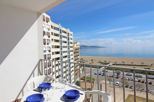 Apartment | Outdoor dining