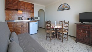 Unclassified image, 2 of 28, button - Studio in Empuriabrava With Sea Views (Castello d'Empuries)