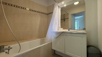 Apartment | Bathroom