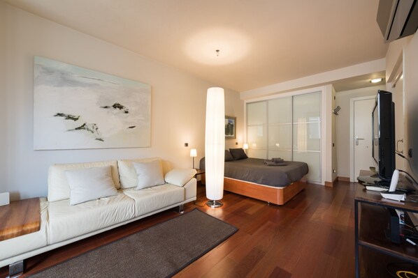 Apartment | 1 Schlafzimmer, laptopgeeigneter Arbeitsplatz, Bügeleisen/Bügelbrett