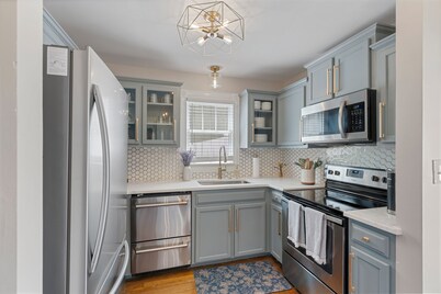 Downtown Huntsville Gem, 2BR Walk to the Square!