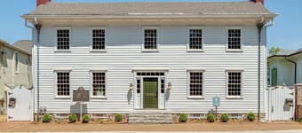 Downtown Huntsville Gem, 2BR Walk to the Square!