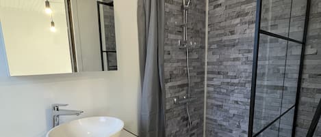 Apartment | Bathroom